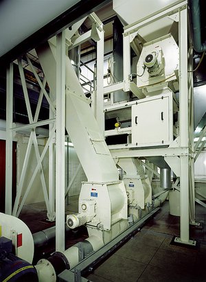 Abscheidung von Flaschendeckeln und Trennung in die Produkte Aluminiumkappen und PE-Verschlusskappen 