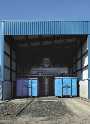 Austragung Shredder-Leichtfraktion in Container 