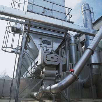 Filteraustragung mit Trogkettenförderer und zünddurchschlagsicherer, druckstoßfester Zellenradschleuse