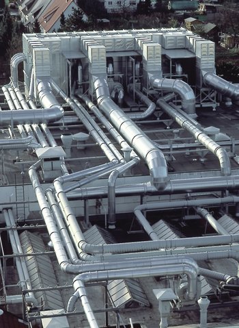 Продувочный фильтр со 100% рециркуляцией, разворотом потока воздуха на 180 ° и зонами компенсации давления